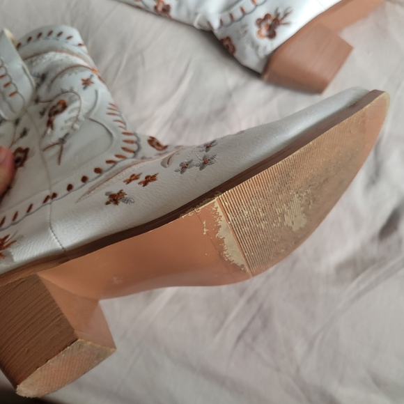 Embroidered cowgirl boots - Picture 4 of 6